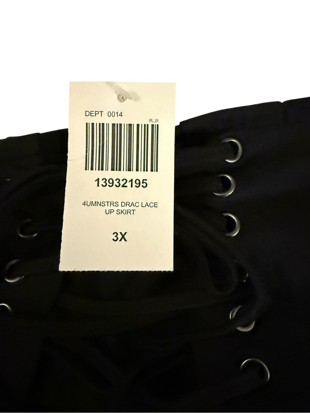 🧛♂️ Hot Topic Universal Monsters Dracula Bat Lace-Up Skirt (Plus Size) - Picture 9 of 13